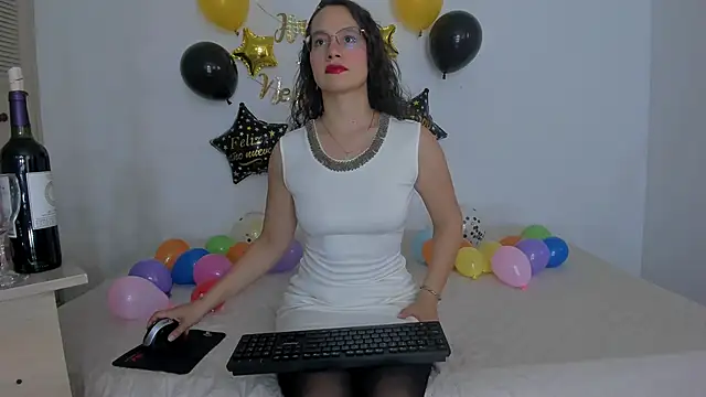 emmaTorres1 online show from 12-30-24, 07:21