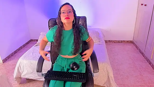 emmaTorres1 online show from 01-21-25, 02:26