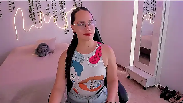 emmaTorres1 online show from 10-06-25, 02:14