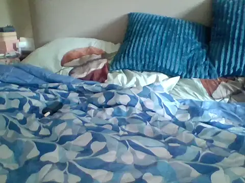 Snapshot of andreiwhite2_ chatting on 06-08-26, 12:27 andreiwhite2 online show from 06-08-26, 12:27
