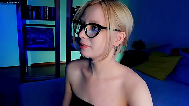 Snapshot of forget_me_not_eve chatting on 03-15-25, 08:37 forget me not eve online show from 03-15-25, 08:37