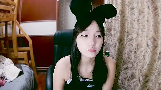 lulu-2002 online show from 12-26-24, 01:32