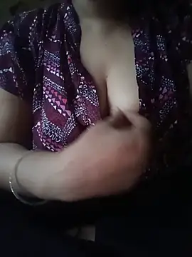 Snapshot of Soniya_444 chatting on 05-25-26, 01:39 Soniya 444 online show from 05-25-26, 01:39