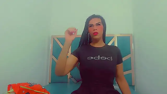 Snapshot of fox_naughty_violet chatting on 10-27-25, 08:13 fox naughty violet online show from 10-27-25, 08:13