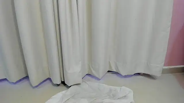 Snapshot of Daphne_Fox_ chatting on 02-02-25, 11:51 Daphne Fox online show from 02-02-25, 11:51