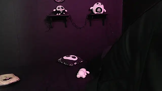 Snapshot of rousstattoo chatting on 10-03-25, 11:35 rousstattoo online show from 10-03-25, 11:35