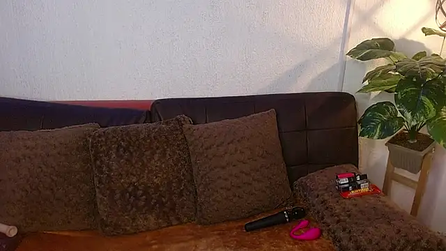 nikkystorm1  online show from 12-19-25, 02:57