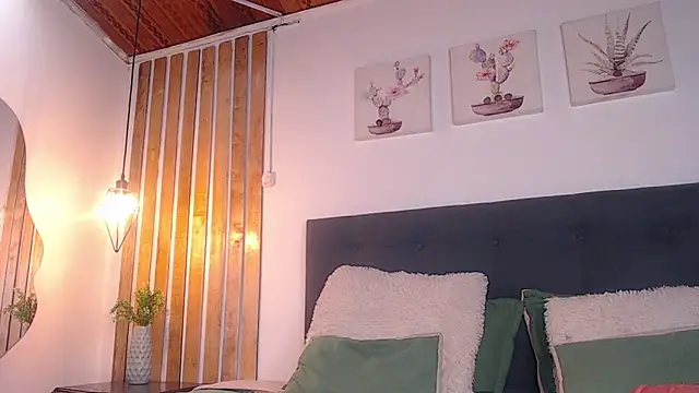 nikkystorm1  online show from 06-09-26, 03:45