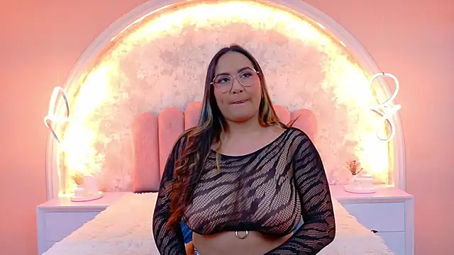 Snapshot of MiaLaurents chatting on 11-09-25, 04:22 MiaLaurents online show from 11-09-25, 04:22