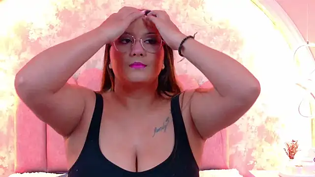 MiaLaurents online show from 11-30-25, 05:33