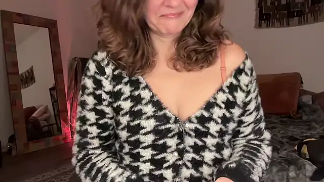 leahsparkles online show from 12-18-25, 02:50