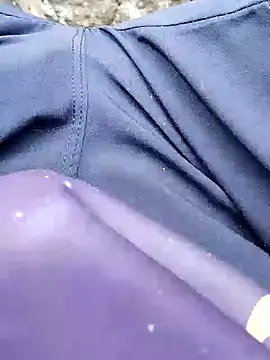 Snapshot of Guru2 chatting on 01-06-25, 08:35 Guru2 online show from 01-06-25, 08:35