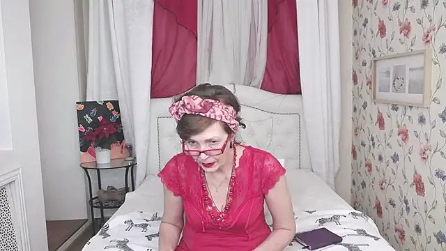 SilviaHart online show from 09-30-25, 12:43