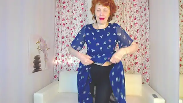 Snapshot of SilviaHart chatting on 03-21-26, 05:01 SilviaHart online show from 03-21-26, 05:01