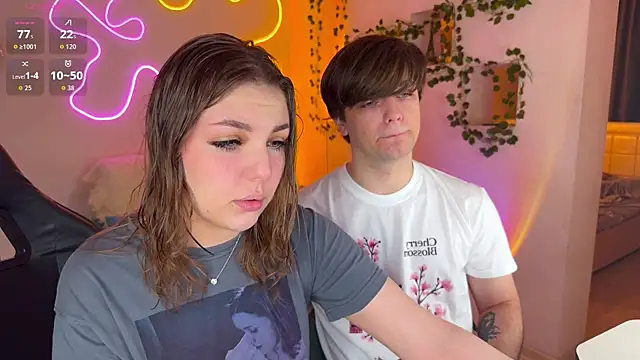 Snapshot of RobertAndLinela chatting on 11-04-25, 02:05 RobertAndLinela online show from 11-04-25, 02:05