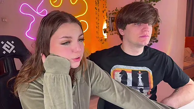 Snapshot of RobertAndLinela chatting on 11-12-25, 02:50 RobertAndLinela online show from 11-12-25, 02:50