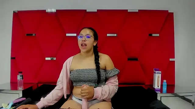 IsabellRodriguez18 online show from 01-08-25, 10:04