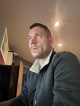 Snapshot of ScuddyCum chatting on 12-29-24, 01:06 ScuddyCum online show from 12-29-24, 01:06