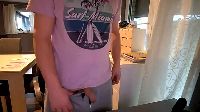 Snapshot of ScuddyCum chatting on 01-14-25, 10:17 ScuddyCum online show from 01-14-25, 10:17