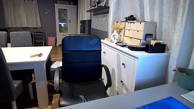 Snapshot of ScuddyCum chatting on 09-26-25, 11:09 ScuddyCum online show from 09-26-25, 11:09