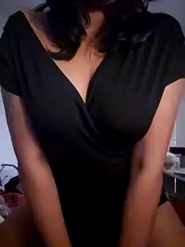 Snapshot of lizzzziee chatting on 12-28-24, 12:57 lizzzziee online show from 12-28-24, 12:57