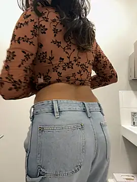Snapshot of lizzzziee chatting on 01-19-25, 12:06 lizzzziee online show from 01-19-25, 12:06