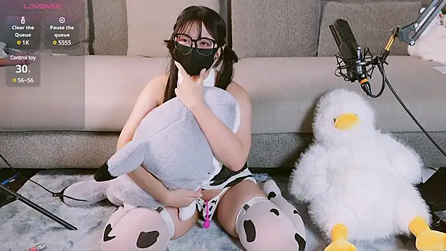 Yu UwU  online show from 01-13-25, 02:11