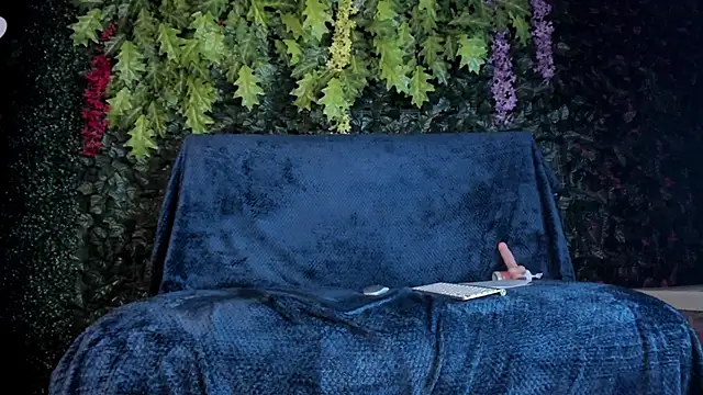 Snapshot of Samantha__cooper chatting on 02-19-25, 05:27 Samantha  cooper online show from 02-19-25, 05:27