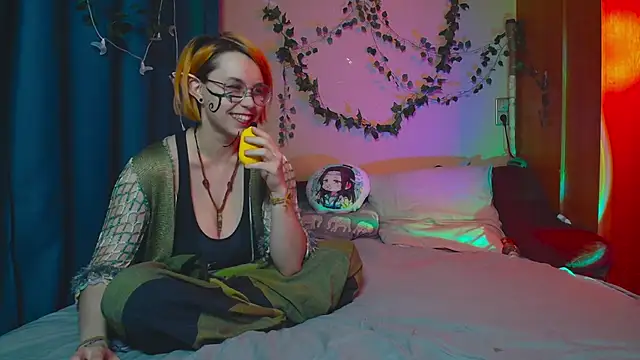 Snapshot of TrickyKitsune chatting on 03-21-25, 04:40 TrickyKitsune online show from 03-21-25, 04:40