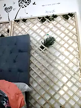 Mia WAll online show from 12-30-24, 05:58