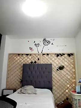 Mia WAll online show from 01-01-25, 06:49