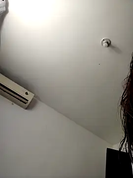 Mia WAll online show from 01-22-25, 01:21