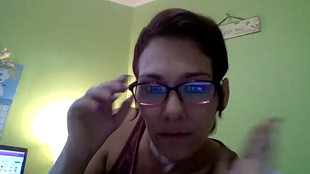 Snapshot of TheOneNOnlyHalfPint chatting on 02-08-25, 08:42 TheOneNOnlyHalfPint online show from 02-08-25, 08:42