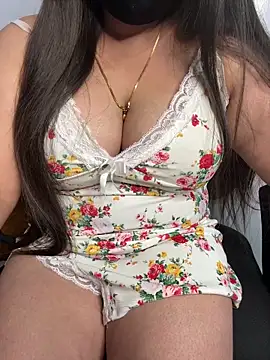 Snapshot of tanvihot2 chatting on 06-18-26, 04:33 tanvihot2 online show from 06-18-26, 04:33