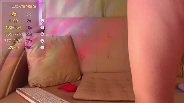 Snapshot of Lindelicious chatting on 01-06-26, 01:59 Lindelicious online show from 01-06-26, 01:59