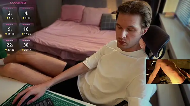 Snapshot of Leonnextdoor chatting on 06-06-26, 01:49 Leonnextdoor online show from 06-06-26, 01:49