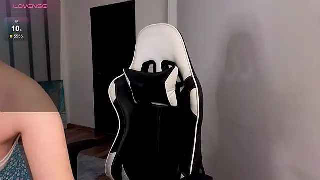 MissKrisWine online show from 12-28-24, 03:04