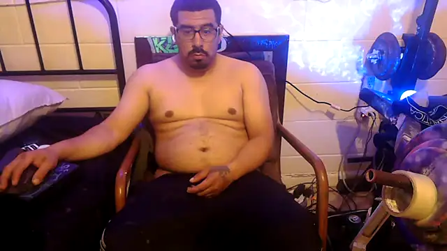 Snapshot of k1oudE chatting on 07-24-26, 03:48 k1oudE online show from 07-24-26, 03:48