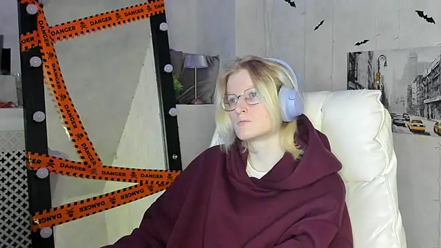 ElizabethHarpper online show from 11-12-25, 02:01