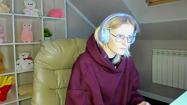 ElizabethHarpper online show from 12-22-25, 12:51