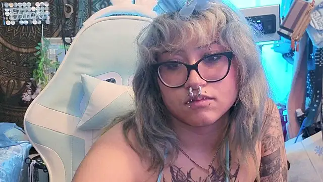 Snapshot of deluxxxeblu chatting on 01-14-26, 01:55 deluxxxeblu online show from 01-14-26, 01:55