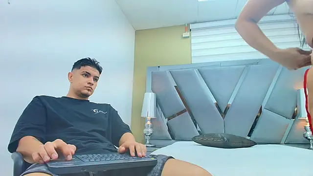 DAVID VICTORIAA online show from 04-24-26, 01:13