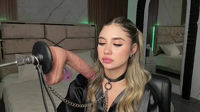 Snapshot of EmiilyHendriixx chatting on 02-28-25, 08:31 EmiilyHendriixx online show from 02-28-25, 08:31