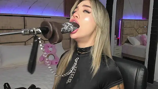 Snapshot of EmiilyHendriixx chatting on 03-12-25, 11:12 EmiilyHendriixx online show from 03-12-25, 11:12