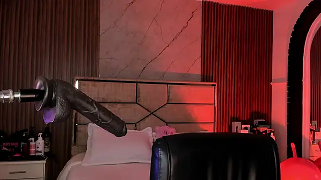 Snapshot of EmiilyHendriixx chatting on 09-16-25, 08:32 EmiilyHendriixx online show from 09-16-25, 08:32