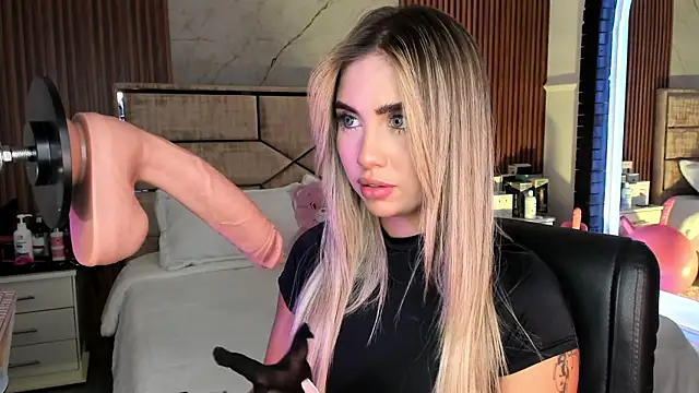 Snapshot of EmiilyHendriixx chatting on 09-20-25, 08:21 EmiilyHendriixx online show from 09-20-25, 08:21