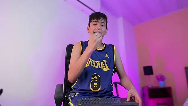 Snapshot of Brian-Ausslos chatting on 12-30-24, 09:16 Brian-Ausslos online show from 12-30-24, 09:16