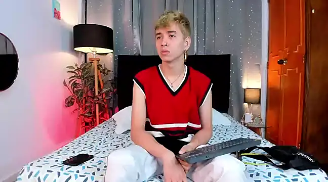 Snapshot of Brian-Ausslos chatting on 01-14-25, 04:36 Brian-Ausslos online show from 01-14-25, 04:36