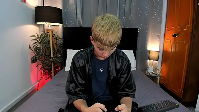 Snapshot of Brian-Ausslos chatting on 01-26-25, 03:59 Brian-Ausslos online show from 01-26-25, 03:59