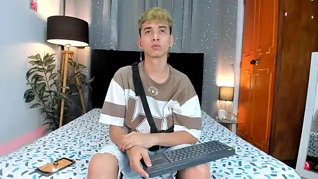 Snapshot of Brian-Ausslos chatting on 01-31-25, 04:47 Brian-Ausslos online show from 01-31-25, 04:47